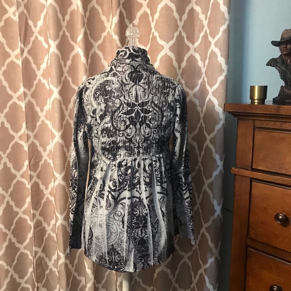 One World ⚜️ Set of Two Bohemian Style Tops - Picture 7 of 8